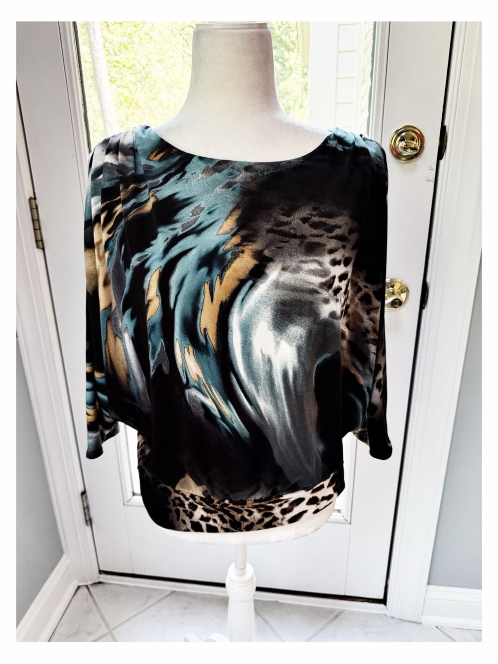 NWOT Frank Lyman Cold Shoulder Top in Hues of Gold, Blue, Black and Grey